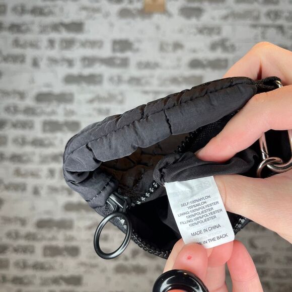 Puffer pouch | black quilted bag - Picture 5 of 8